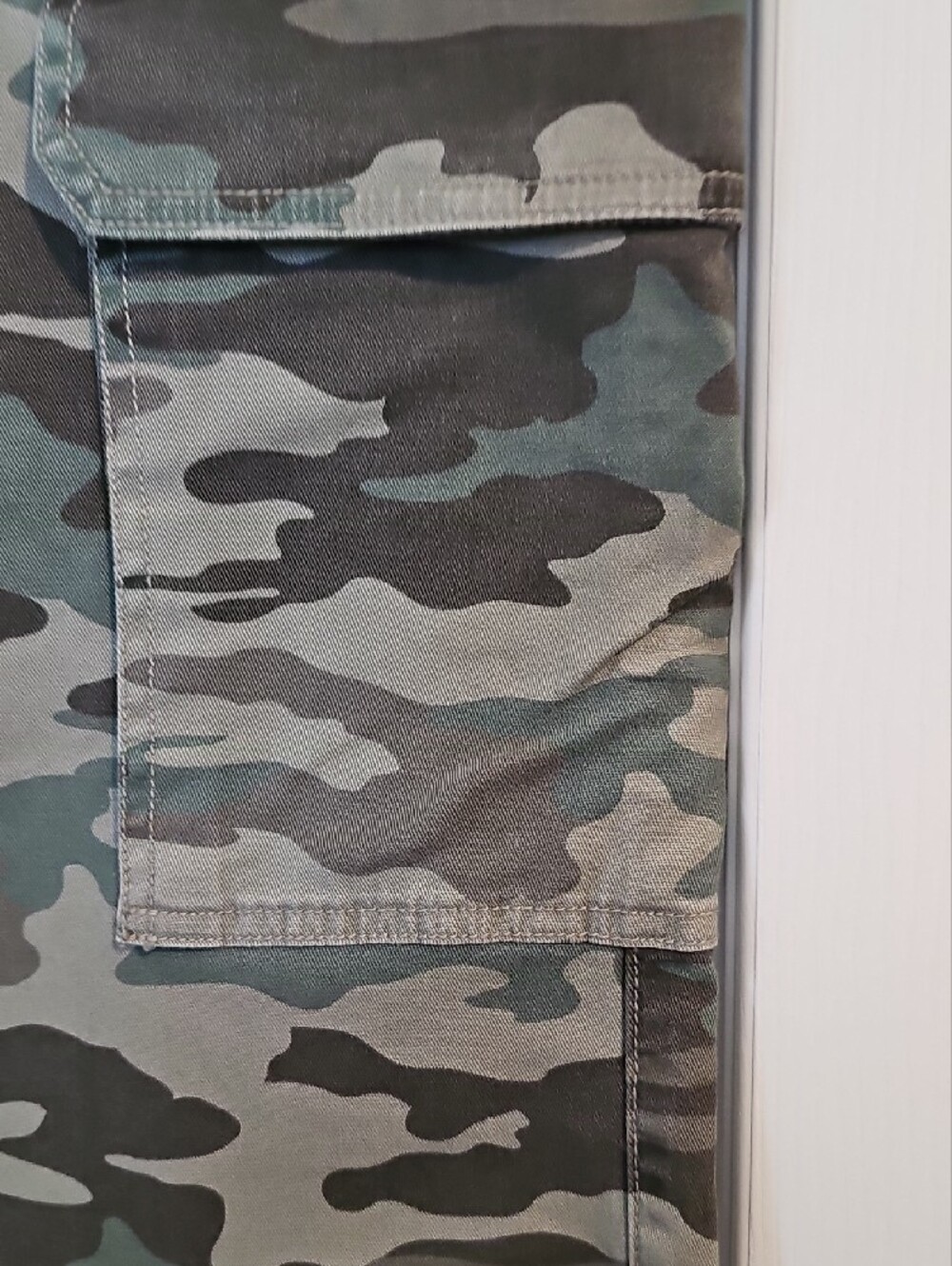 Women's Camouflage Cargo Pants - Green Camo - Picture 3 of 13
